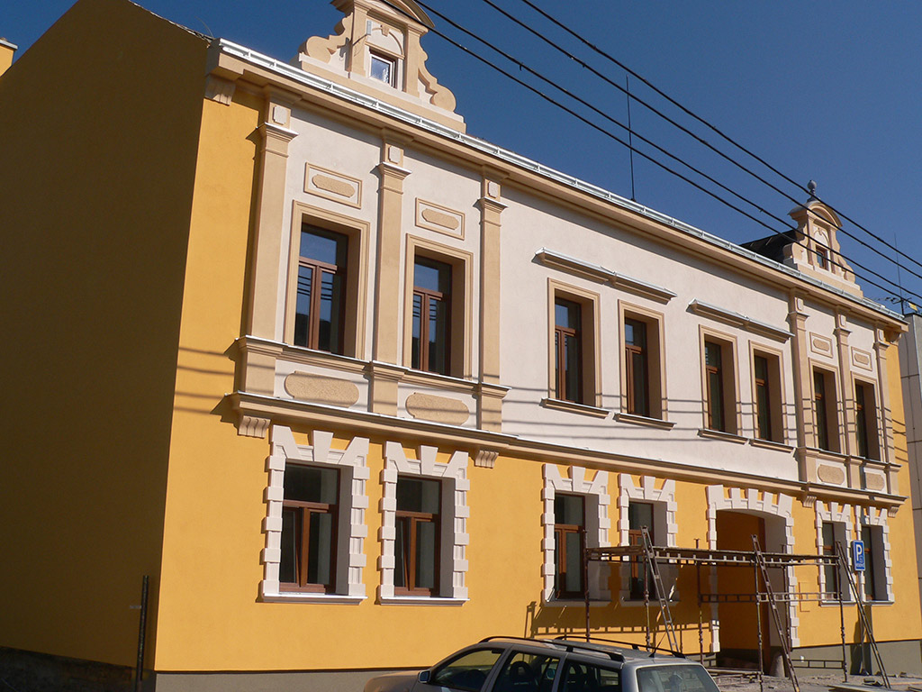 Restaurace a penzión Podzámčí - Malířské práce fasáda 1